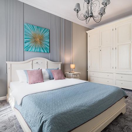 Moonlight Central Apartments Oradea Eksteriør billede